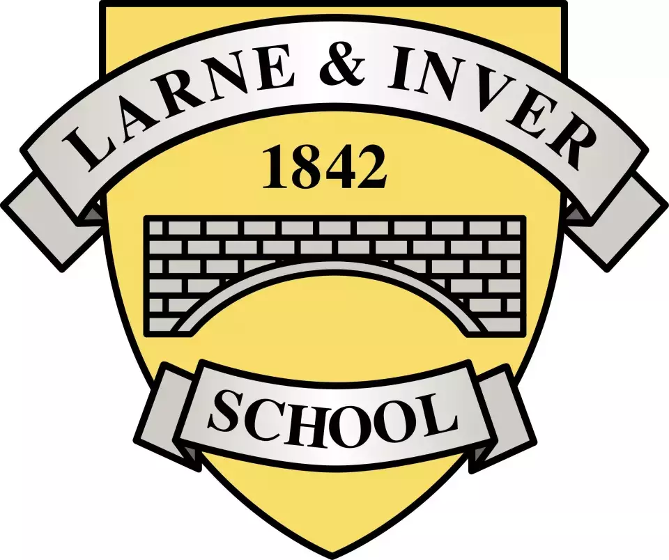 Larne and Invesr PS school crest