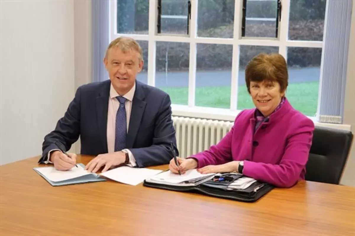 Barry Mulholland, CSSC Chief Executive pictured with Dr Anne Heaslett, Principal of Stranmillis University College .