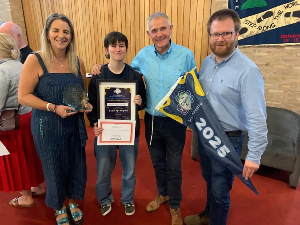 Representatives Glenlola Collegiate holding Award
